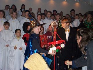 Die kleine Hexe zeigt ihre Krachmachmaschine (Generalprobe)